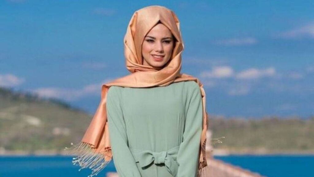 baju mint green tudung warna apa tudung emas