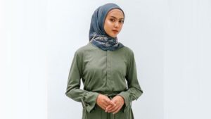 baju emerald green tudung warna apa, tudung motif biru