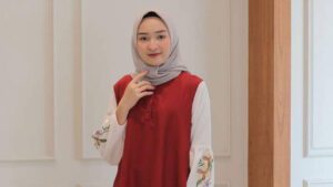 baju maroon tudung warna apa, tudung warna kelabu