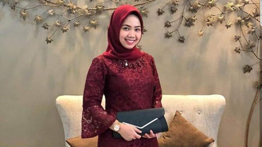 idea baju maroon tudung warna maroon