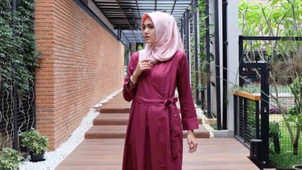 idea baju maroon tudung warna merah jambu