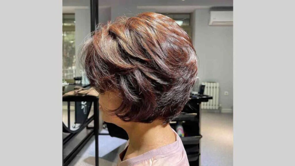 gaya rambut layer pendek perempuan, short graduated brunette