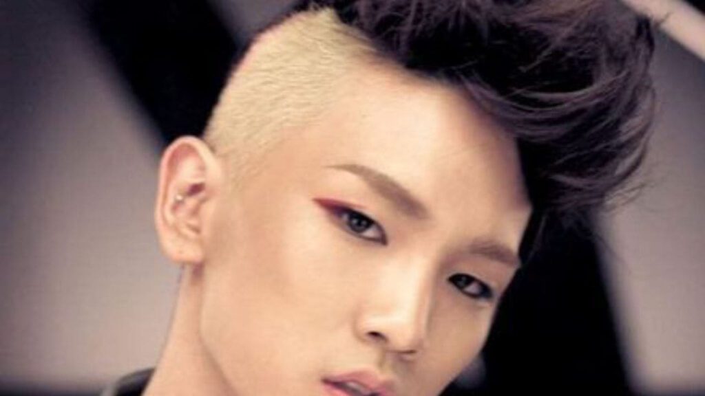 style rambut lelaki smart korea, style rambut middle-parted mohawk