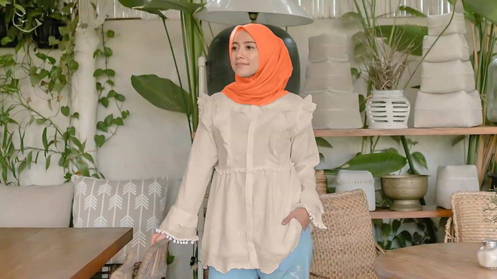 baju coklat milo tudung warna coral atau jingga coral