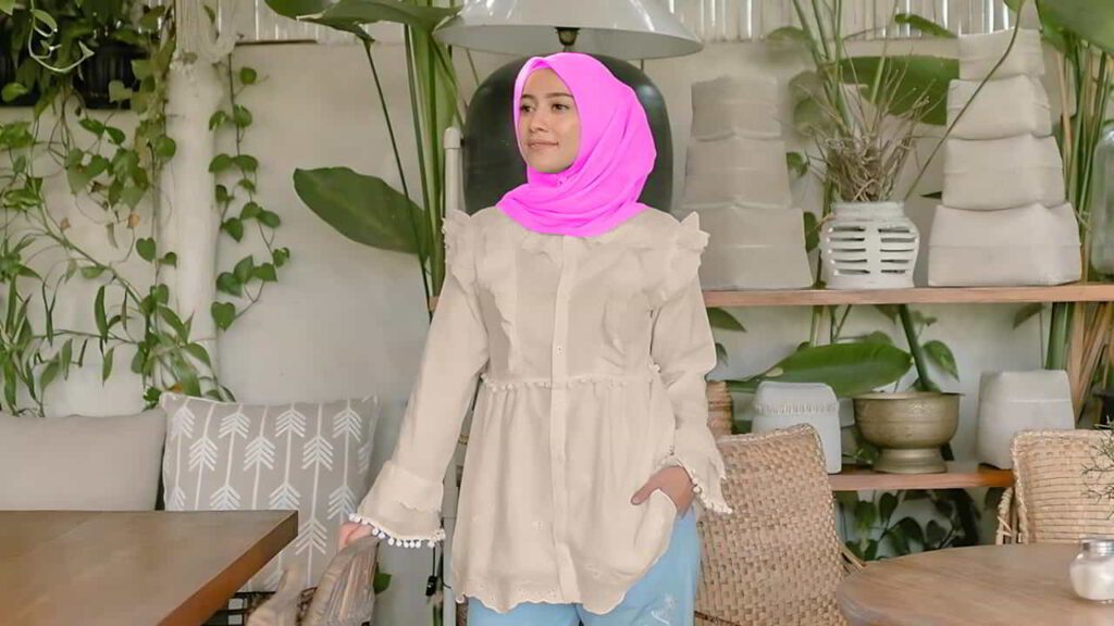 baju coklat milo tudung warna pink muda