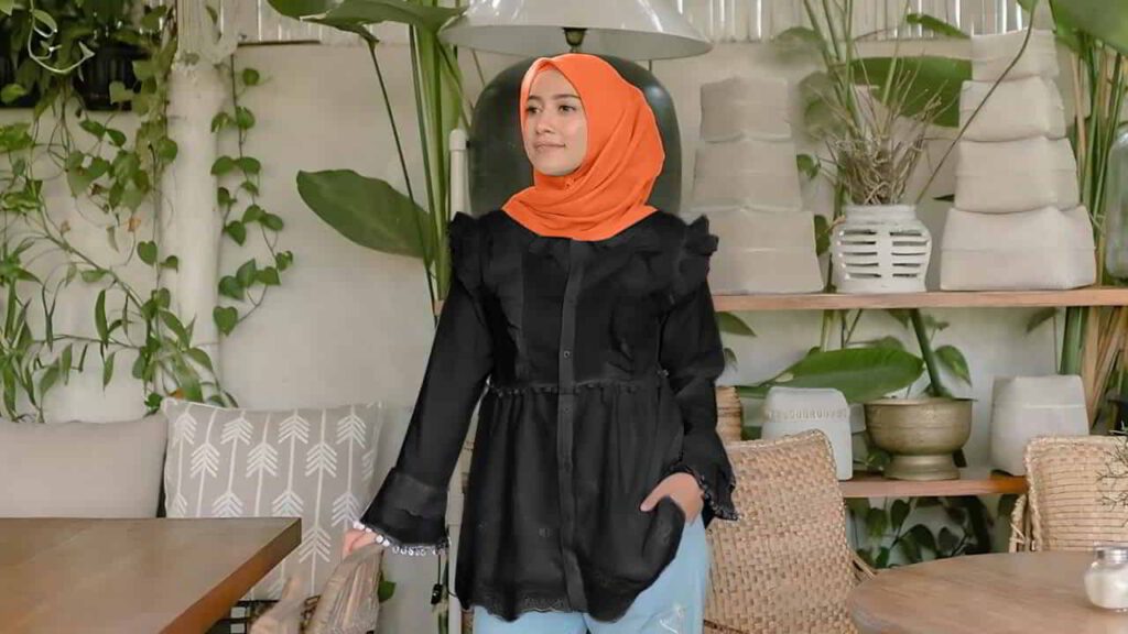 baju hitam tudung warna coral