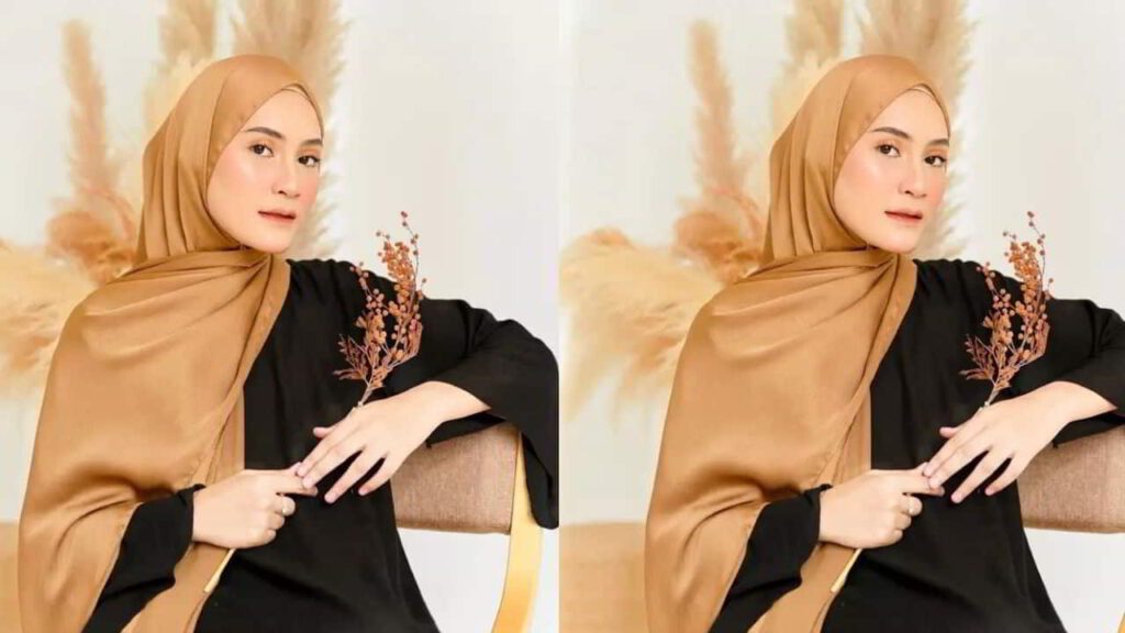 baju hitam tudung warna golden brown