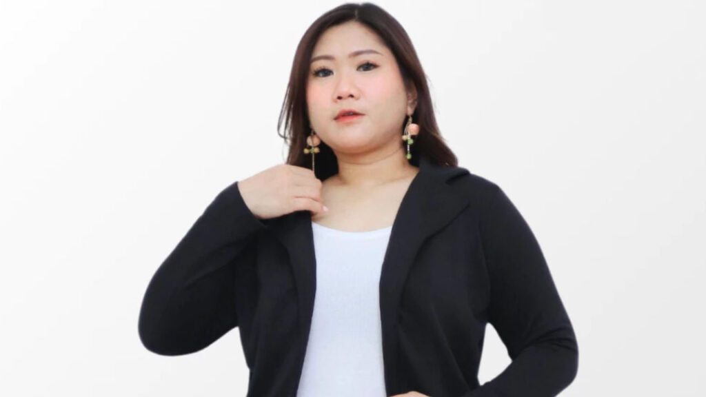 fesyen baju untuk orang gemuk, tank top dan blazer hitam