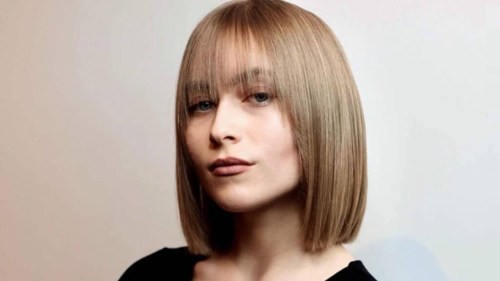 style rambut perempuan pendek gaya korea, blunt bob with full bangs