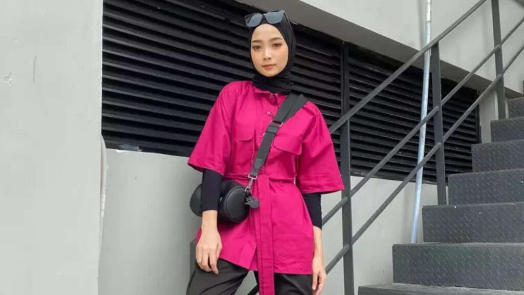 baju pink tudung warna hitam