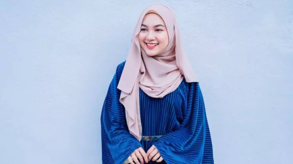 baju royal blue tudung warna coklat susu