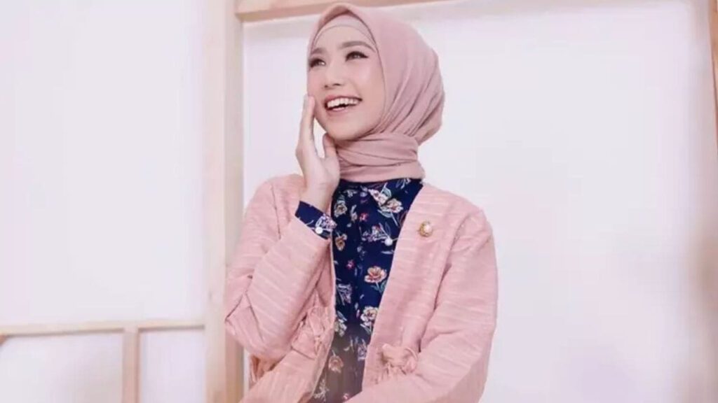 baju royal blue tudung warna soft pink